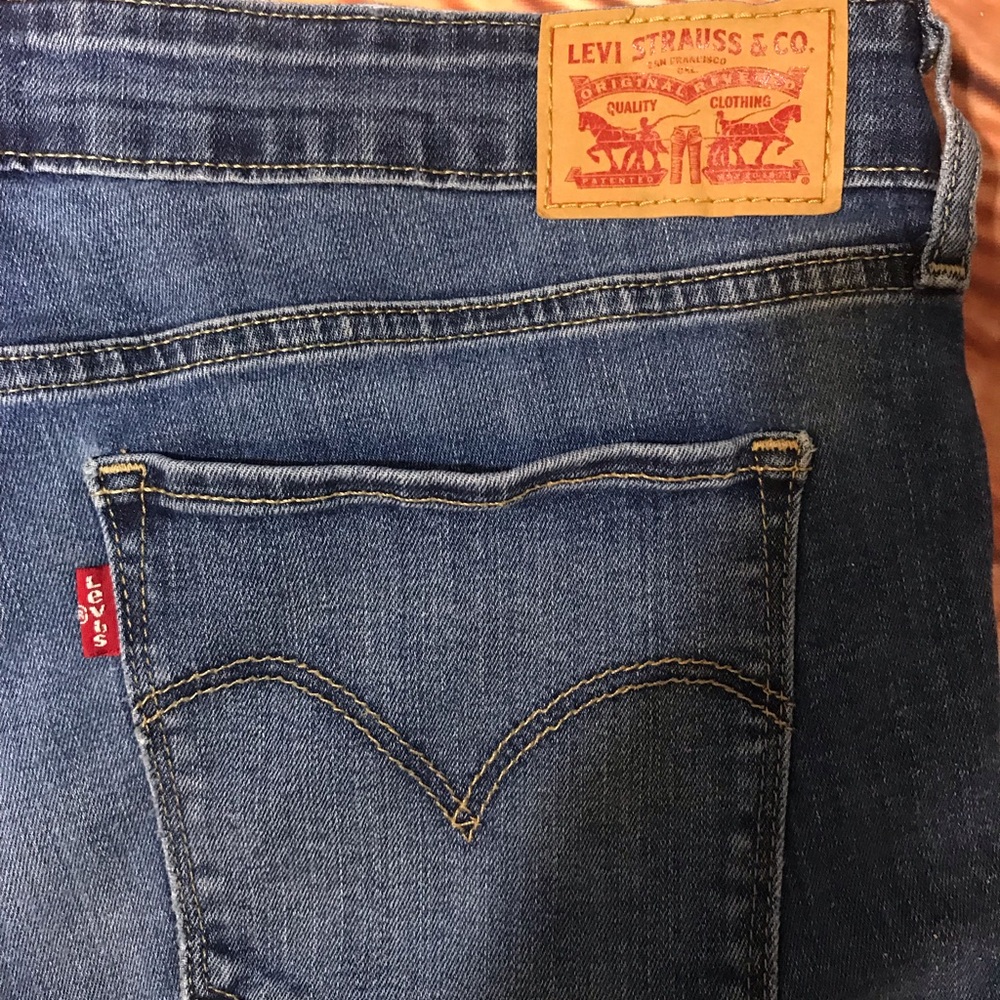 Vintage Levi’s 712 slim fit straight leg